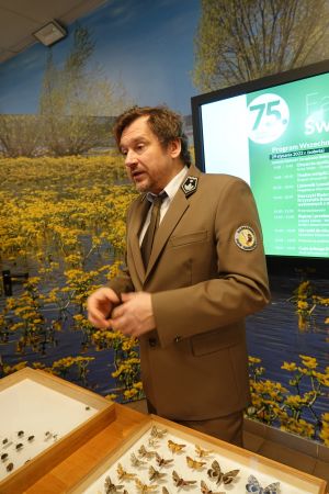 Entomolog, edukator BbPN dr Bogdan Browarski opowiada gościom Wszechnicy o owadach BbPN