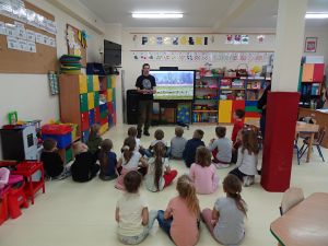 Zajęcia edukacyjne z przedszkolakami w Przedszkolu w Rudzie