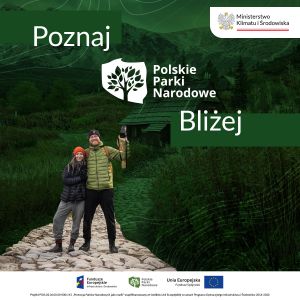 Plakat z parą ludzi na ścieżce górskiej. Napisy promujące poznawanie parków narodowych Polski.